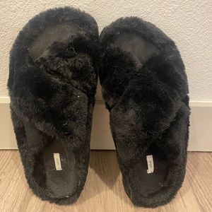 Aerie fuzzy black slides